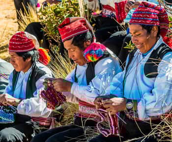 Desde Puno: Tour de día completo a los Uros y las Islas Taquile con almuerzo