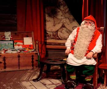Rovaniemi: Guided Tour of Santa Claus Village with Pickup