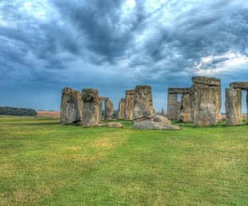 Private Driver guided tour Stonehenge Windsor castle & Bath.