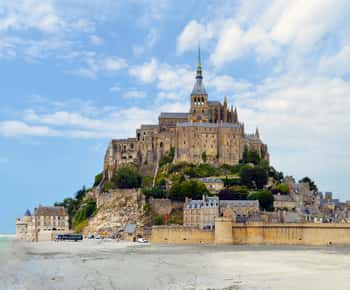 Mont Saint-Michel: Guided tour of the village and optional entrance to the abbey