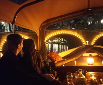 Amsterdam: Private Romantic Evening Boat Tour with Prosecco