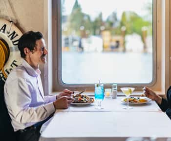 Portland: Willamette River 2.5-hour Dinner Cruise