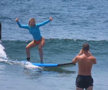 Uluwatu: Beginner & Intermediate Surf Lesson with Equipment
