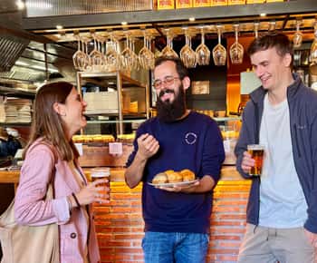 Bilbao: Ruta de Pintxos y Cata de Vinos con Guía Local