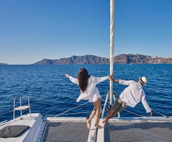 Santorini: Caldera Classic katamarancruise med måltid og drikke