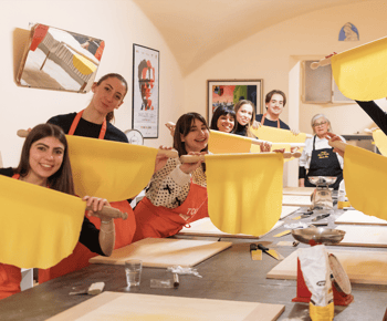 Bologna: Pasta Tagliatelle Ragu Cooking Class with Spritz