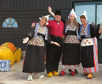 Volendam: Foto de traje tradicional com visita ao queijo e ao tamanco