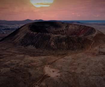 From Fuerteventura: Sunset Hike at Volcano with Scenic Views