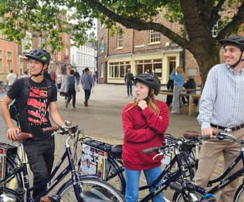 Visita York: Tour guiado na cidade em eBike com factos históricos divertidos