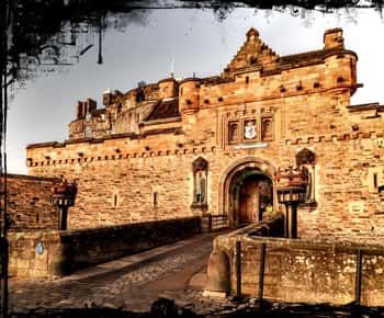 Edinburgh Castle: Guided Tour with Tickets Included