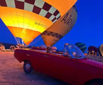 Cappadocia: tour di osservazione delle mongolfiere con auto d'epoca
