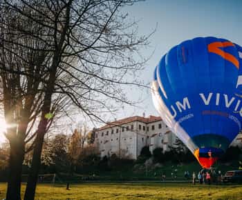 From Prague: Hot Air Balloon Ride with Champagne and Snacks