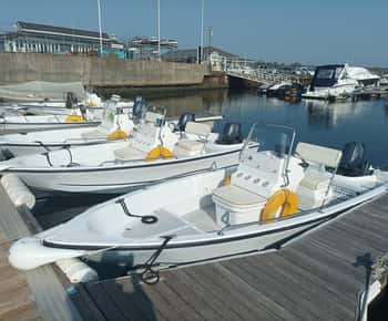 Poole Harbor: 2, 3, 4, 6, or 8-Hour Boat Rental Service