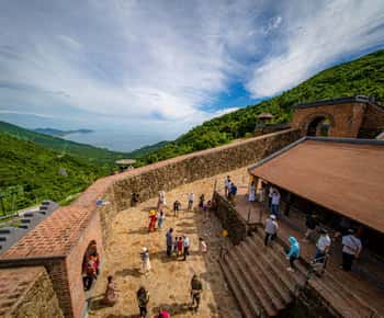 Hue : Privat bil til Hoi An via Hai Van Pass & Sightseeing