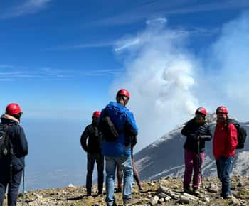 Monte Etna com recolha e entrega em Catânia: 3000 metros com teleférico e jipe
