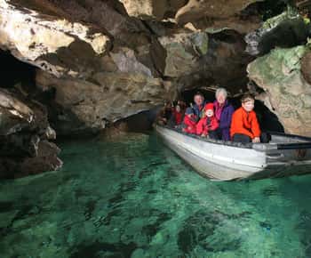 Schwäbische Alb: Einfahrt in die Wimsener Höhle mit dem Boot