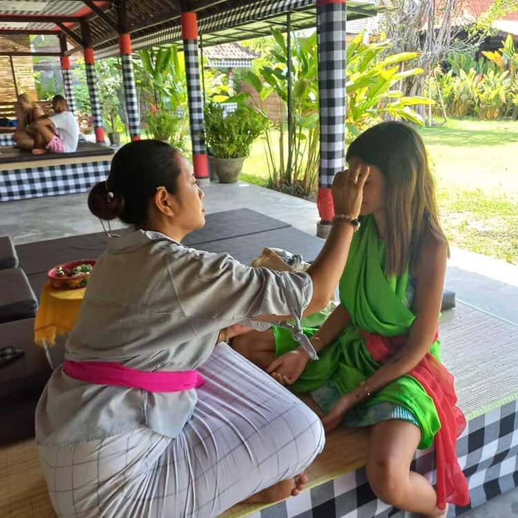 Ubud: Spiritual Cleansing, Palm Reading, & Trauma Healing