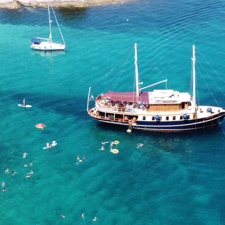 Split: All inclusive Brač & Šolta Island Swimming Cruise