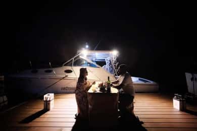 Cena-crucero privada al atardecer en un moderno yate de 34 pies