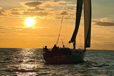 Brighton: Sunset Sailing Cruise with a Glass of Wine