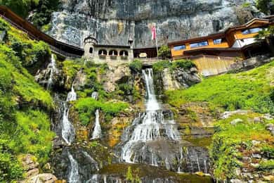 Desde Basilea: excursión a Thun, paseo en barco y cuevas de San Beato, excursión de un día