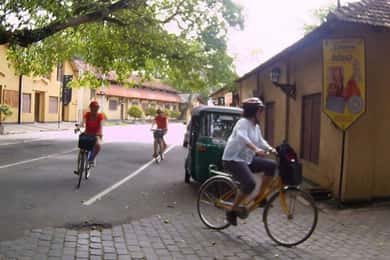 From Galle: Exclusive Village & Lagoon Cycling Tour in Galle