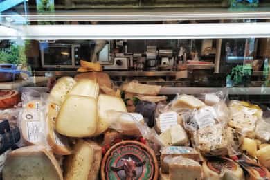 Sorrento: Food and Walking Tour with Cheese, Oil and Lemon