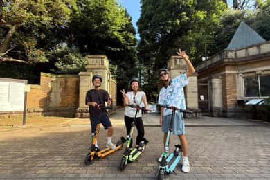 Tokyo: Shibuya E-Scooter Guided Tour in Hidden Neighborhood