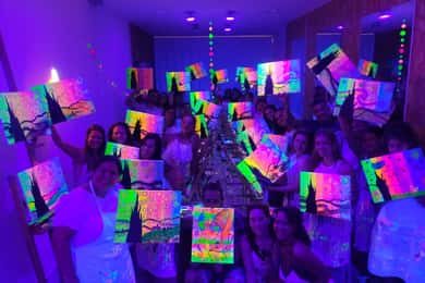 Madri: Aulas de pintura e degustação da Wine Gogh Glow Academy