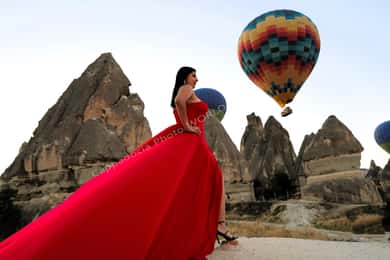Sessão de fotos na Capadócia com um vestido voador