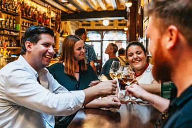 Sevilla Food Tour mit Tapas & Getränken mit einem Einheimischen