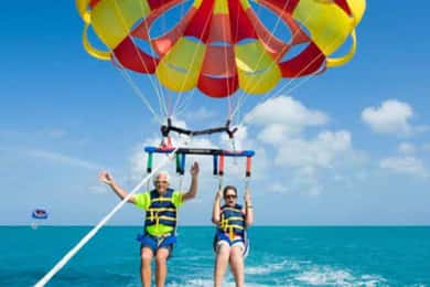 Hurghada: Speedboat Parasailing Adventures & Hotel Pick up
