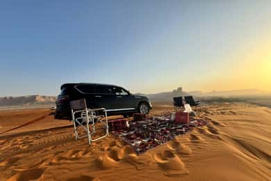 Riyadh: Edge of the World & Ibn Rashed Cave Sunset Tour