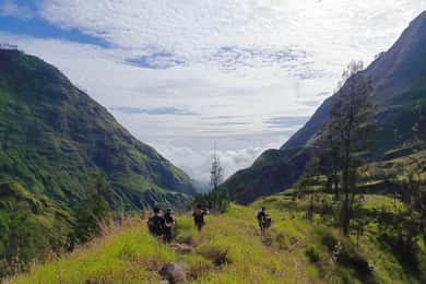 Sembalun,Torean Or Senaru : 3D/2N Mount Rinjani Summit Trek