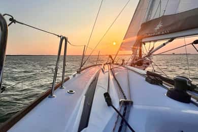 Charleston: Private Daytime or Sunset BYOB Sailing Charter