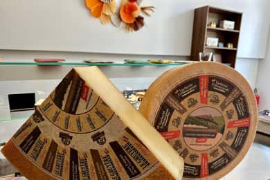 Basel: Local Cheese Tasting Tour with a Cheese Sommelier