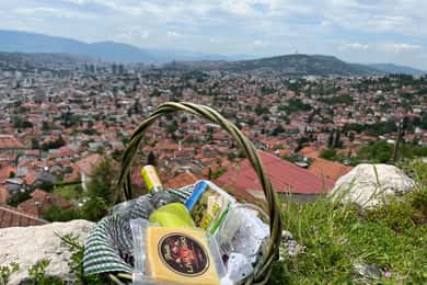 Sarajevo: Picknick bei Sonnenuntergang mit Wein- oder Bierverkostung und Snacks