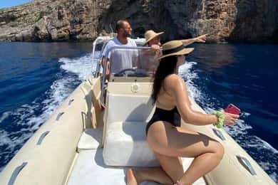 Valona: Grotta di Haxhi Ali, tour in motoscafo a Karaburun e snorkeling
