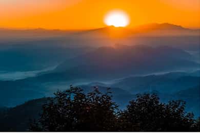 Kathmandu: Nagarkot Sunrise Tour with Day Hike