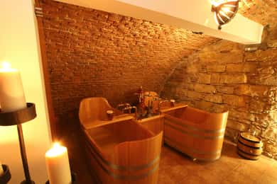 Caroline Bernard Beer Spa Praga com opção de cerveja e massagem