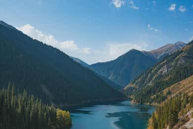 Private Öko-Tour im Elektrofahrzeug: Charyn Canyon, Fluss und Kolsai-Seen