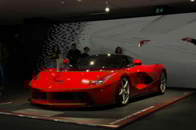 Maranello och Modena med Ferrari & Pavarotti: Museipass och F1-simulator