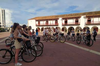Cartagena: Have fun on a bike tour through the old city