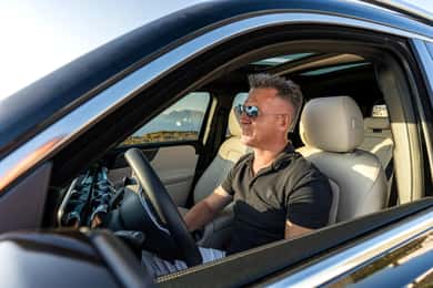 Santorini: Customized Private Guided Tour in a Mercedes EQB