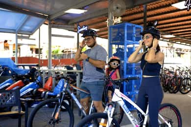Causeway: Audio-Guided Bike Tour with Panamanian Cuisine.