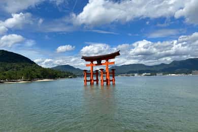 Hiroshima & Miyajima 6.5h Guided Tour – Dome, Park & Shrine