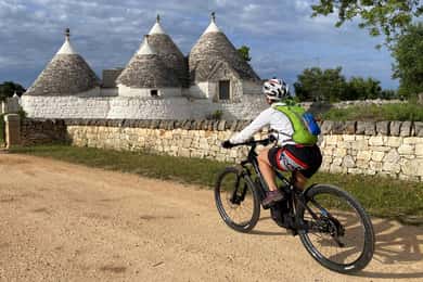 Alberobello: e-bike tour through the countryside and the capital of the Trulli