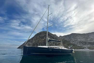 Aperitif on a sailboat in Taormina