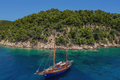 Skiathos: Holzsegelboot Ganz- oder Halbtagestour mit Mahlzeit