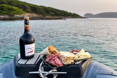 Alghero: boat tour with aperitif at sunset in Porto Conte